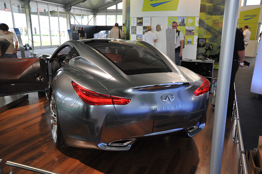インフィニティ・ブランドのハイブリッドスポーツ・コンセプトカー「エッセンス」