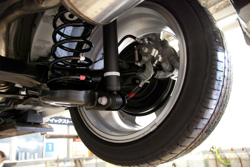 前輪の足まわり。ブレーキ、サスペンションなど、アバウトにしか分からないのだが、やっぱりすごい！