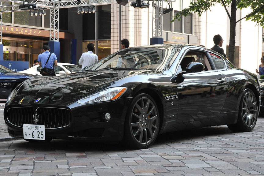 これは4.2リッターのグラントゥーリズモ。ホイール、サイドスカート形状が異なる