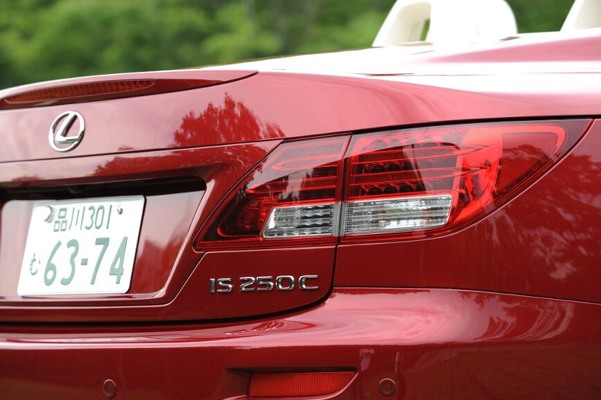 ハイマウントストップランプもLEDタイプ