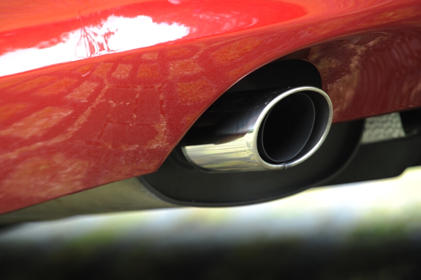 マフラーは左右1本ずつの2本出し