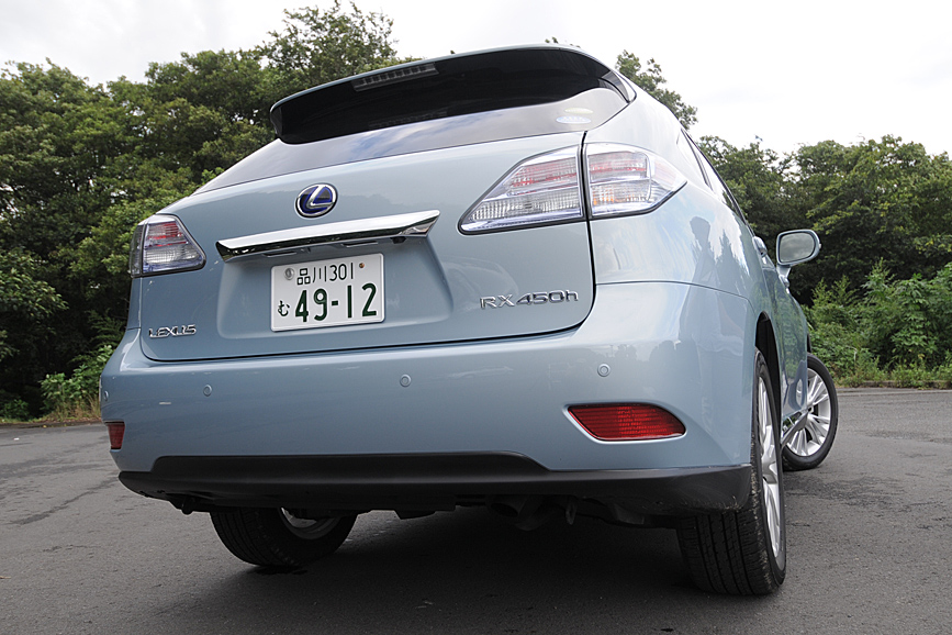 リアスポイラー格納タイプのリアワイパーを装備。すっきりした印象を受ける