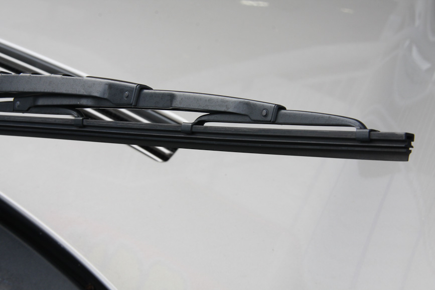 ワイパーもチェック。ふき残しが出るようなら交換時期だ