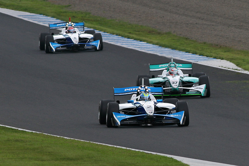 4位のトレルイエ選手に迫る大嶋選手