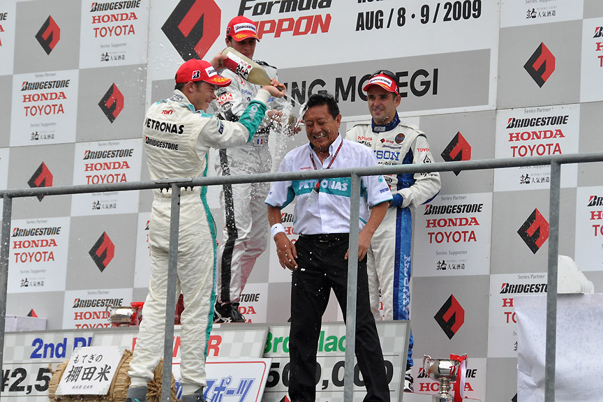 PETRONAS TEAM TOM'Sの舘信秀監督も嬉しそう