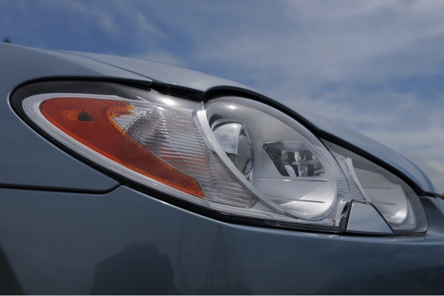 コーナリングランプはヘッドランプユニット内に装備される