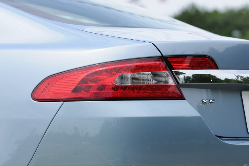 テールも流麗にまとめられている