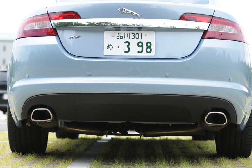 マフラーは左右に2本出し