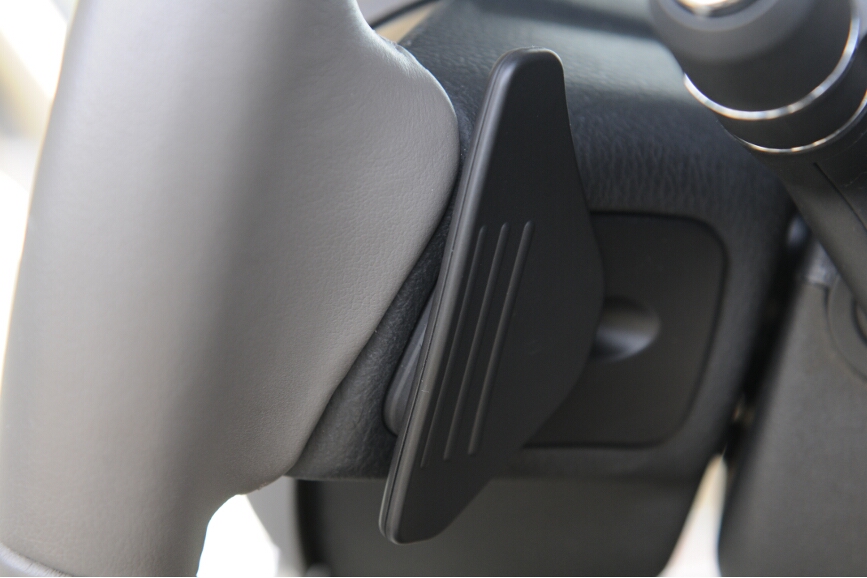 変速はパドルでもアップダウンができる