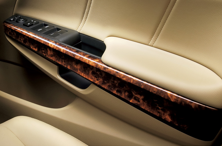 35TLアイボリーレザーインテリア（オプション装着車）