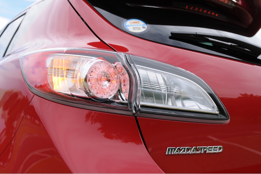 ブレーキランプはLED