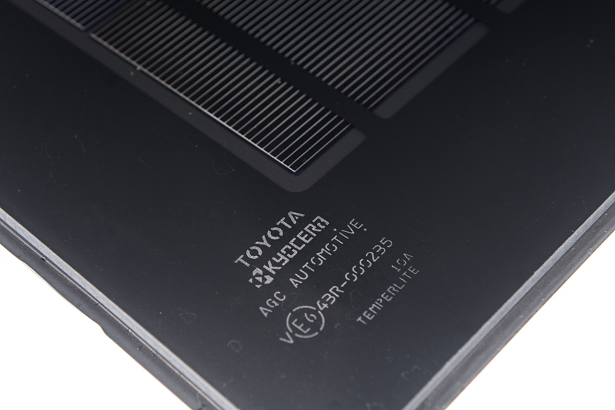 ソーラーパネルの端には、パネルの製造メーカーである京セラのロゴも入っていた