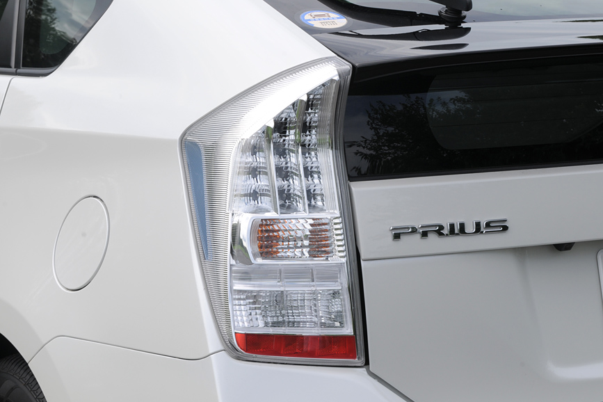 リアコンビネーションランプ。右側にはリアフォグランプも装備する