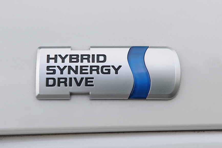 バックドア右側のハイブリッドのロゴ