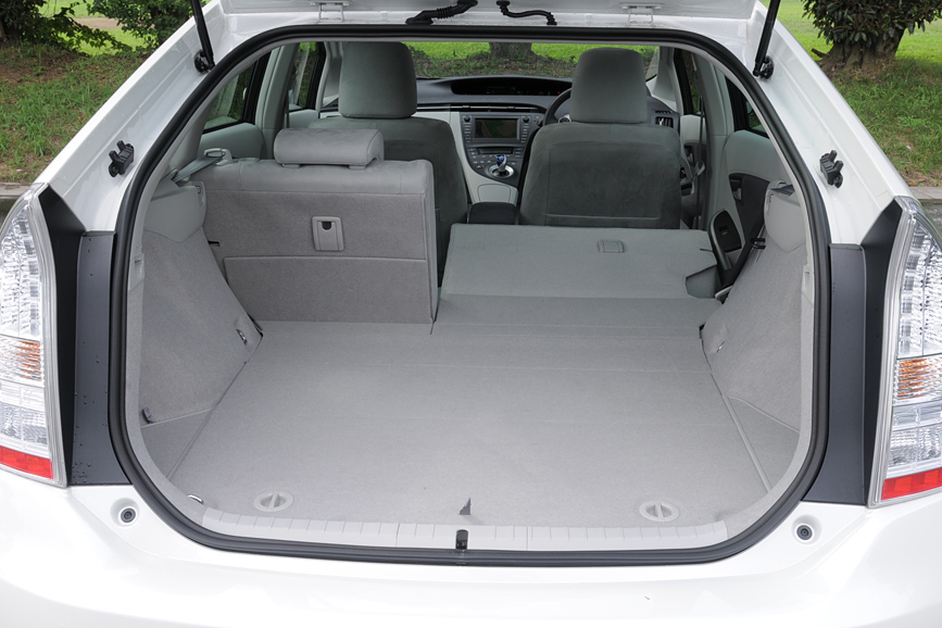 右側リアシートのみ倒した状態