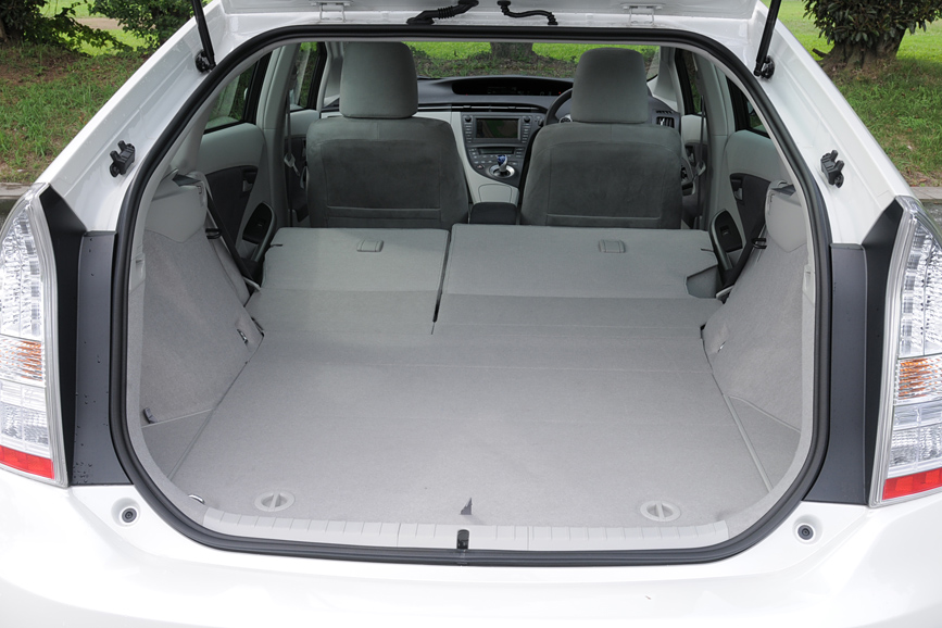 左右ともリアシートを倒した状態。ラゲージフロア長は1.5mになる