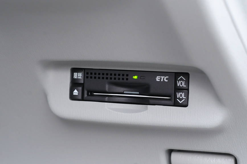 ドアミラースイッチの下にはETC車載器が搭載されていた
