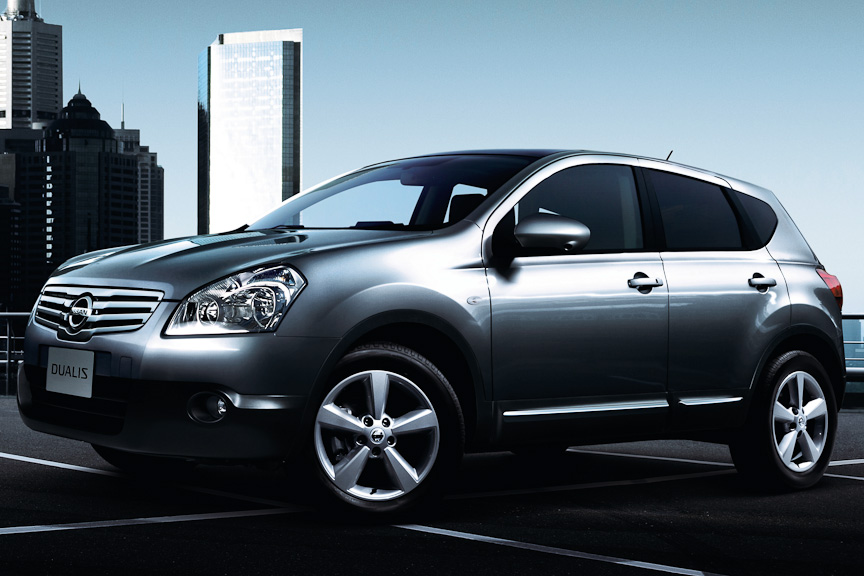 フロントグリルデザインが変更されたデュアリス（写真は20G FOUR、ボディーカラーはダイヤモンドシルバー）