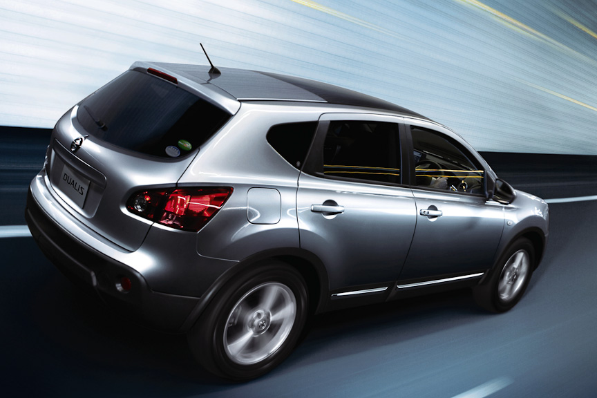 フロントグリルデザインが変更されたデュアリス（写真は20G FOUR、ボディーカラーはダイヤモンドシルバー）