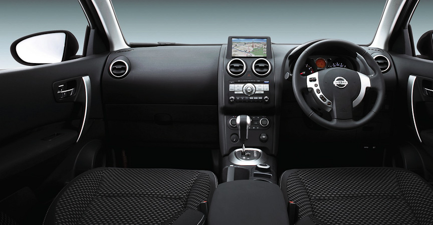 12セグ/ワンセグ自動切り替えの地デジチューナーを内蔵するHDD方式のカーウイングスナビがオプション設定された。iPodも接続可能