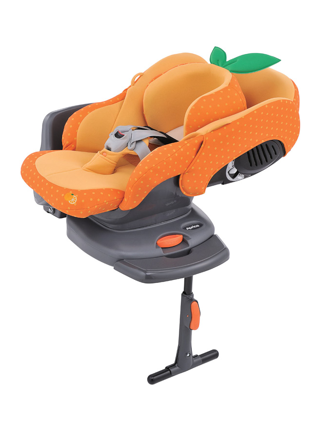 オレンジがモチーフのジューシーオレンジ。緑色の葉っぱがカワイイ。左がベッド形態、右がシート形態