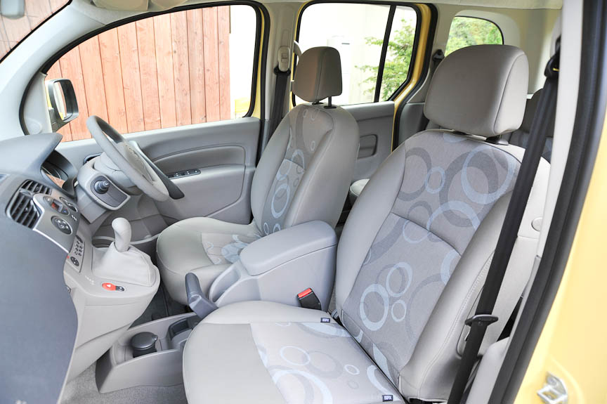 シャボン玉をイメージしたシートの表皮デザイン「HOOPS」