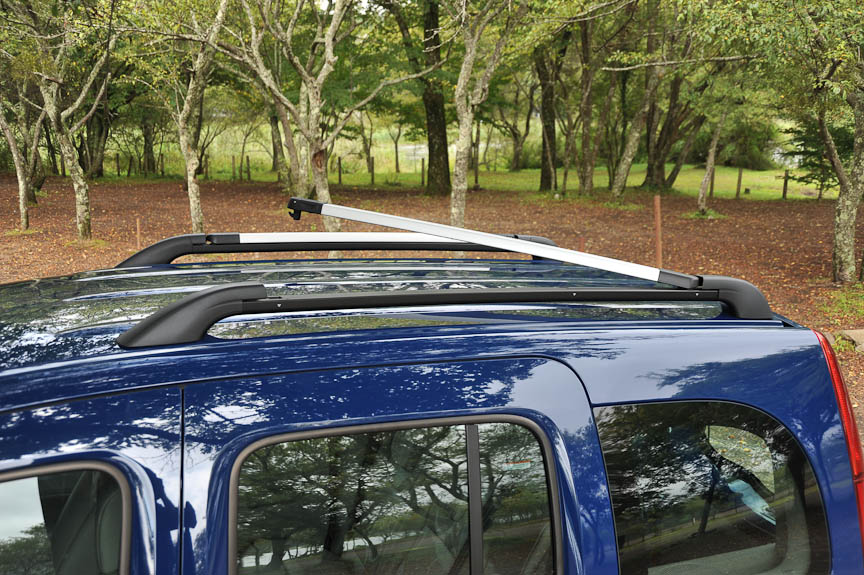 耐荷重は40kg。バーの向きを変える際、ボディーに傷をつけない仕組みになっている