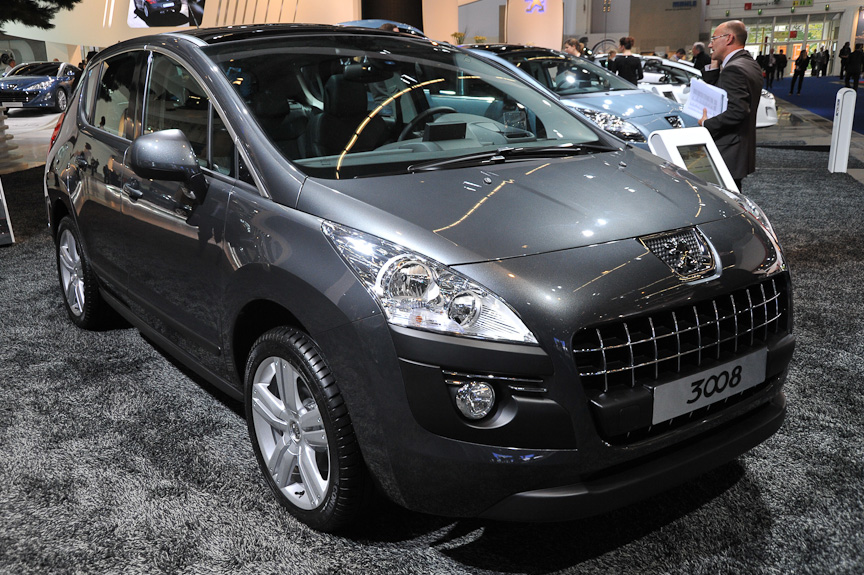 3008 HYbrid4のベースとなった3008。この秋、日本市場に導入される予定