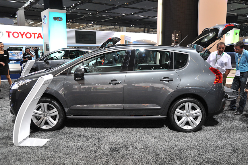 3008 HYbrid4のベースとなった3008。この秋、日本市場に導入される予定