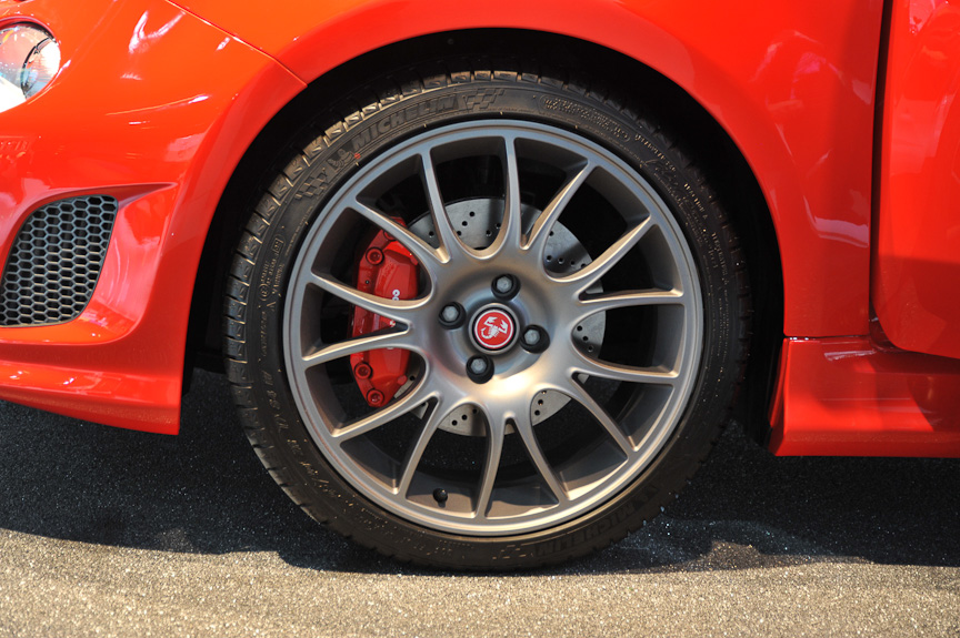 695トリビュートフェラーリは、フェラーリオーナーやフェラーリファンのためのアバルト500