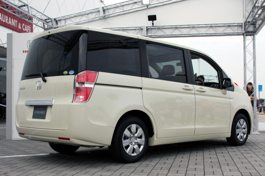 撮影したモデルはG Lパッケージ（2WD）。ボディーカラーはプレミアムヒダマリアイボリー・パール