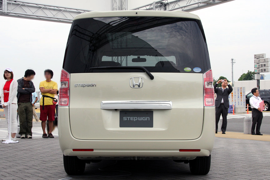 撮影したモデルはG Lパッケージ（2WD）。ボディーカラーはプレミアムヒダマリアイボリー・パール