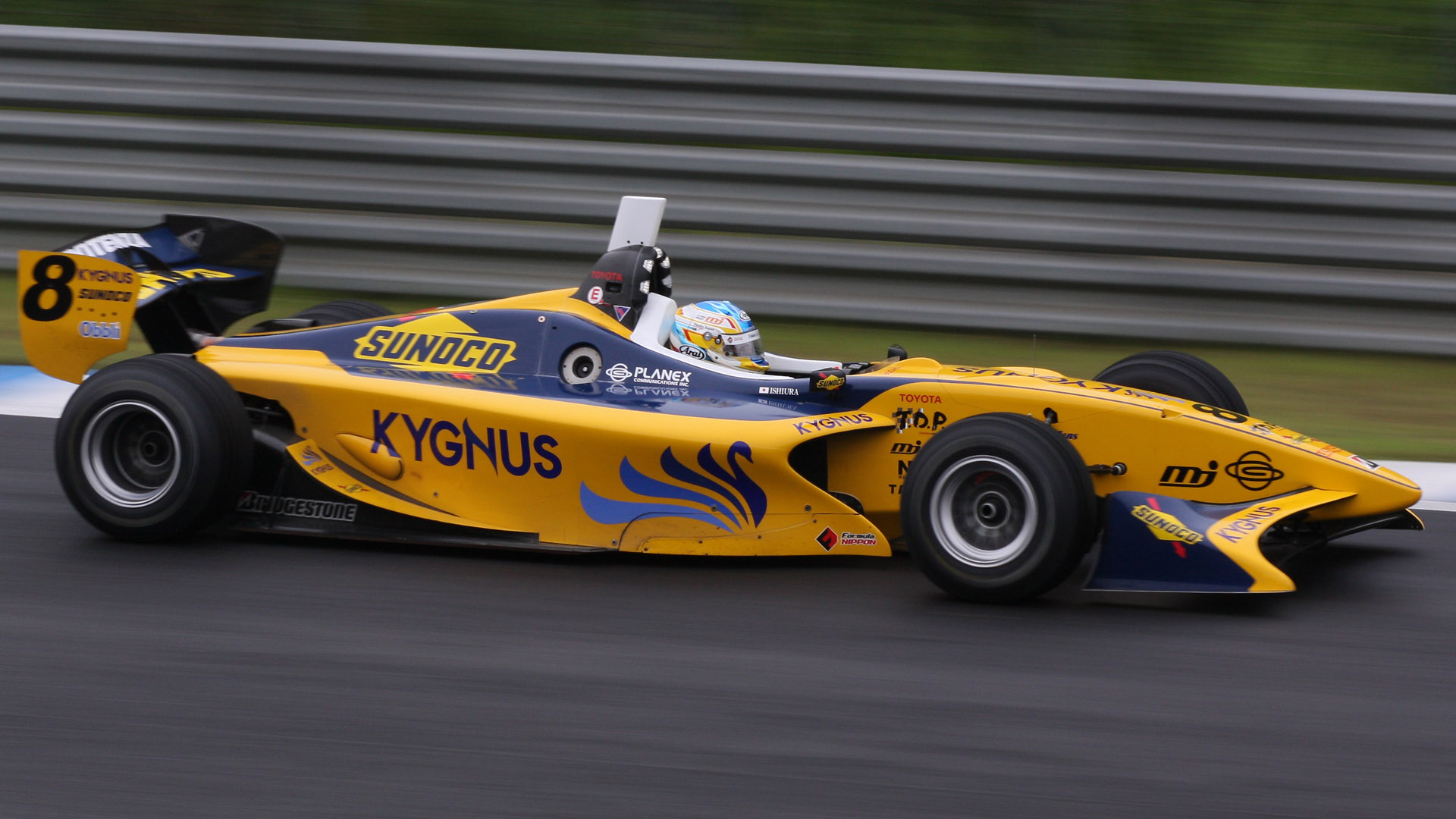 100mm（160mm相当） 1/160秒 F8。1/160秒でもスピード感がある（クリックすると1920×1080ピクセルの画像が開きます）