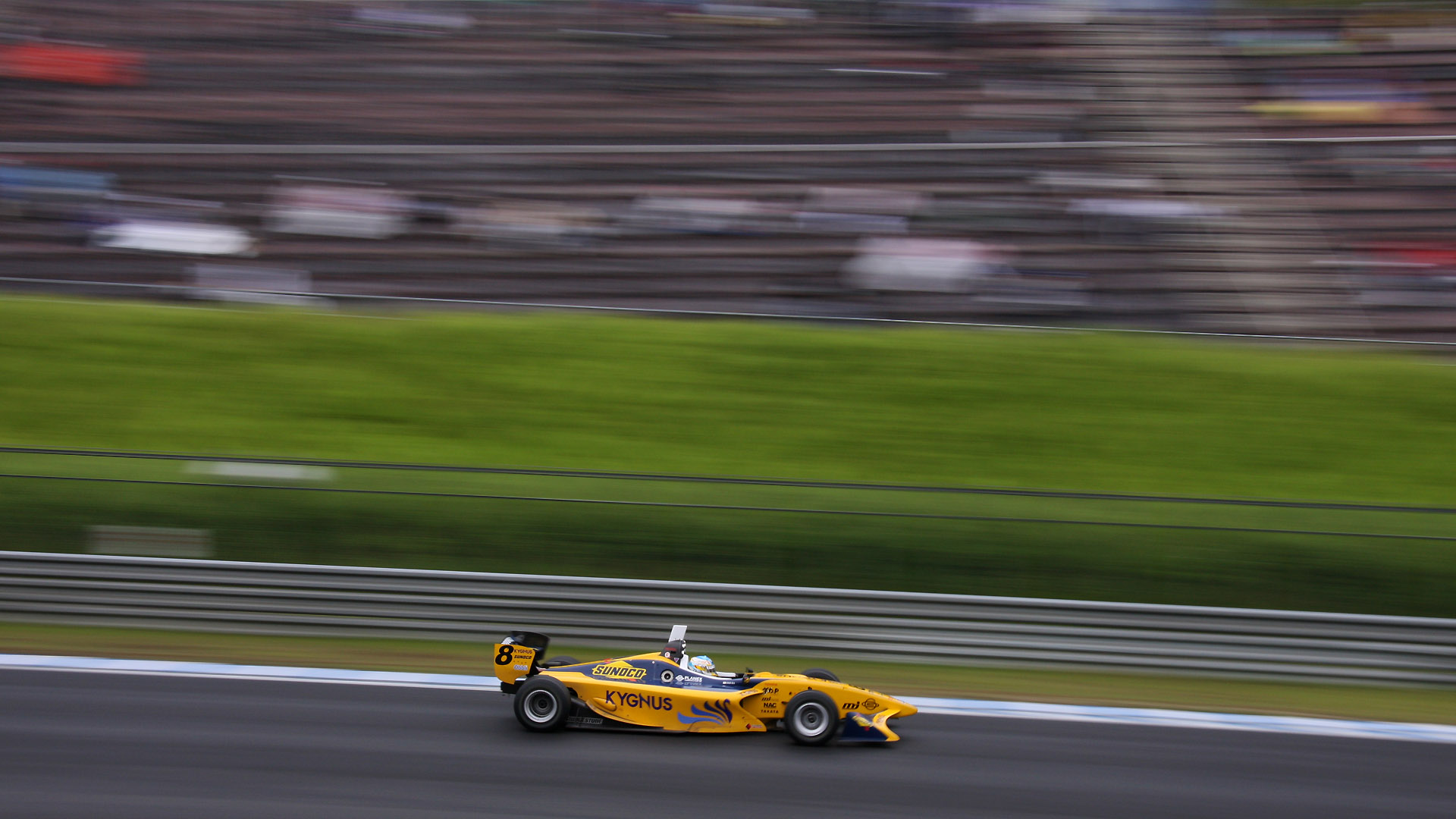 38mm（60.8mm相当） 1/30秒 F13。1/30秒で撮影。広角で撮る場合はシャッター速度を遅くしよう（クリックすると1920×1080ピクセルの画像が開きます）