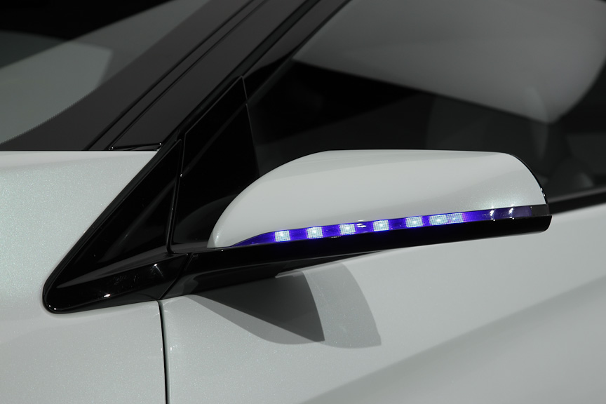 鋭くとがった印象のドアミラー。市販モデルでは大型化されるか？