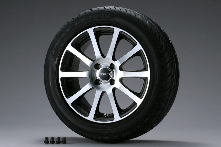 今回の一部改良で標準装備となった「TF4 16インチアルミホイール」。タイヤサイズは195/55 R16