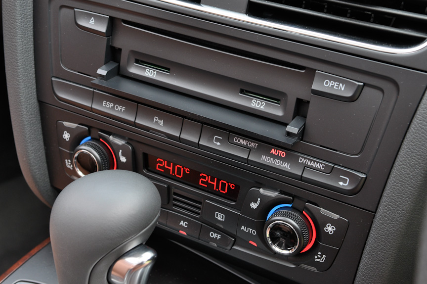 SDカードスロットを2つ用意