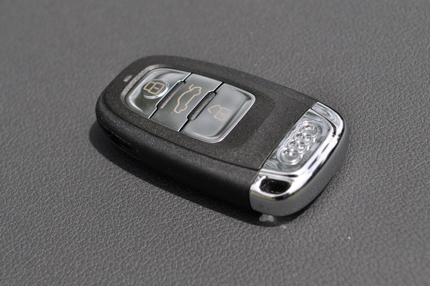 キーレスエントリー可能なリモコンキー