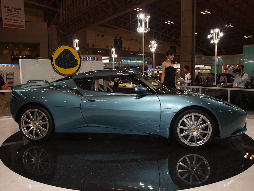 エヴォーラは現行製品で唯一のミッドシップ2＋2シーター