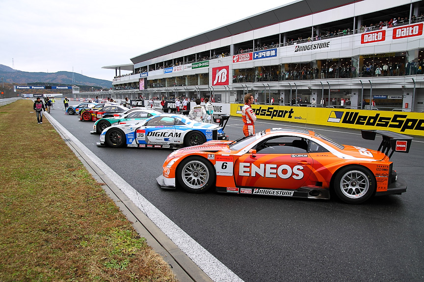 ズラリと並べられたSUPER GTなどの参加マシンたち。今回は約25台が参加した