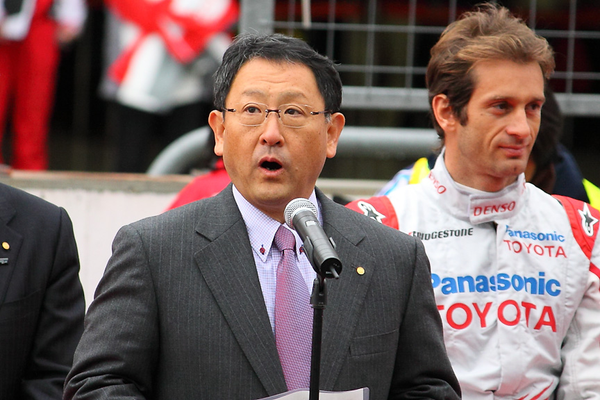 ファンへのお詫びのコメントを述べるトヨタ自動車社長の豊田章男氏