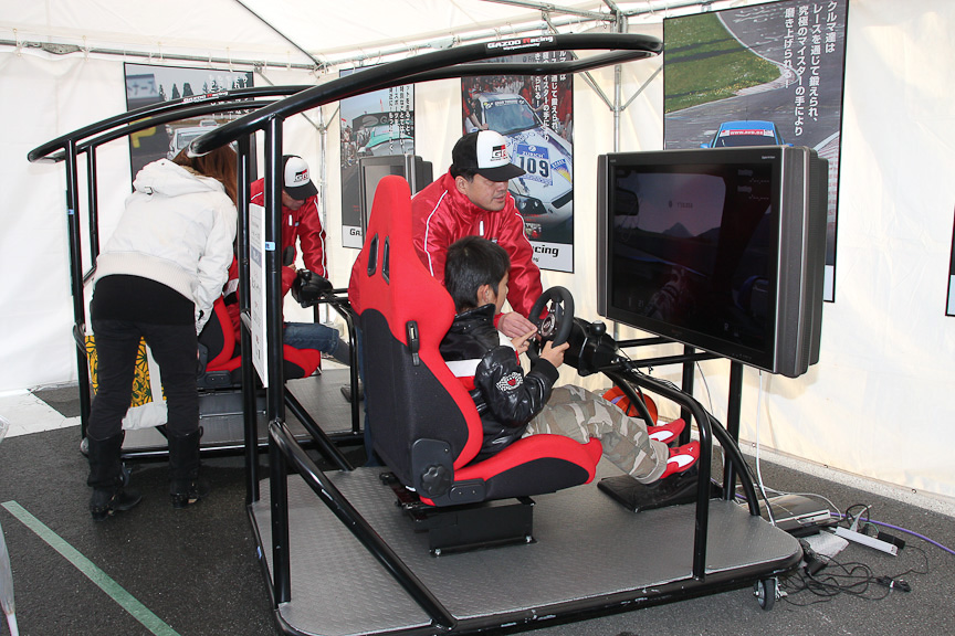 グランツーリスモを使ったバーチャルレーシング体験も行われていた