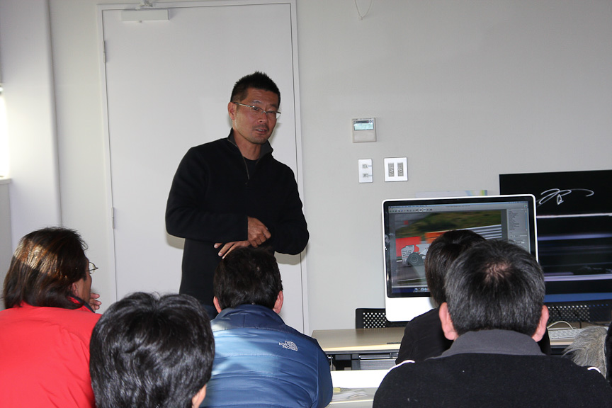 撮影後は作品を見ながらの座学