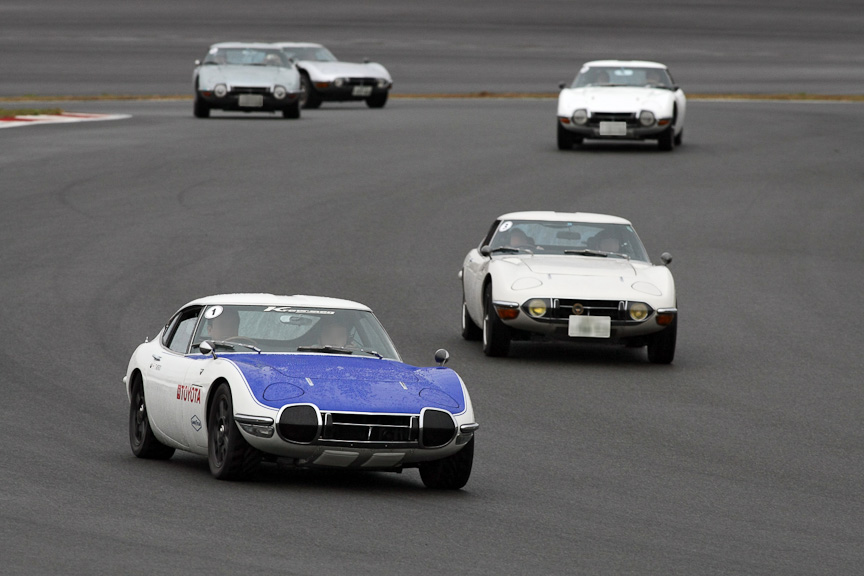 トヨタ 2000GTのパレードランの様子