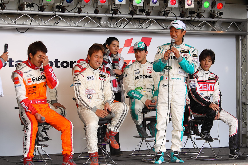 イベントステージ大トリの「LGDAドライバートークショー」の様子