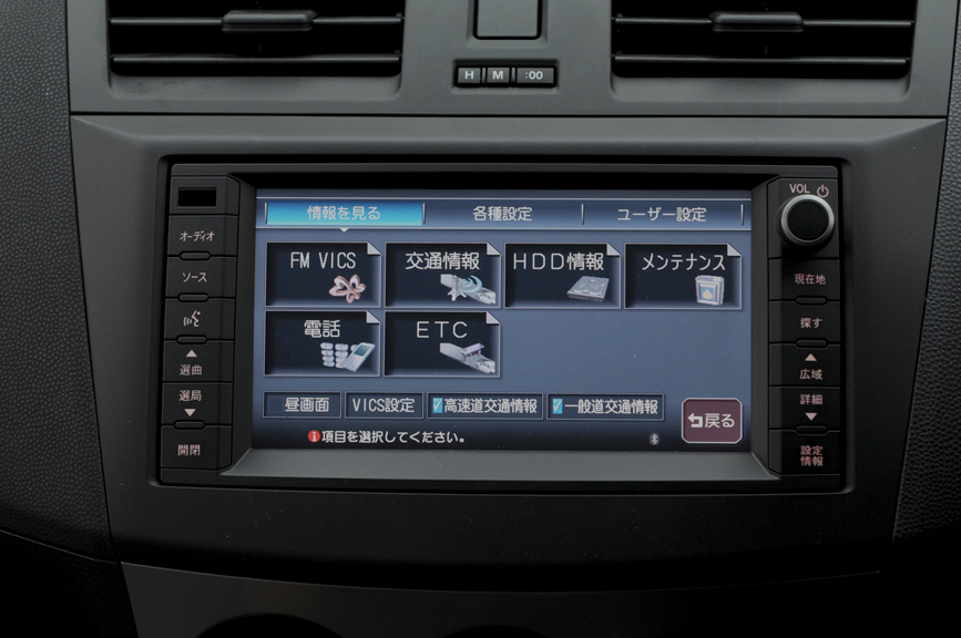 メーカーオプションとなるHDDナビゲーション。ワンセグチューナーを内蔵し、SDメモリーカード内の音楽データの再生も可能。iPod接続ケーブルはオプションとなる。CDからの音楽データリッピングは4倍速。ナビゲーションはBOSEサウンドシステムとの組み合わせとなる