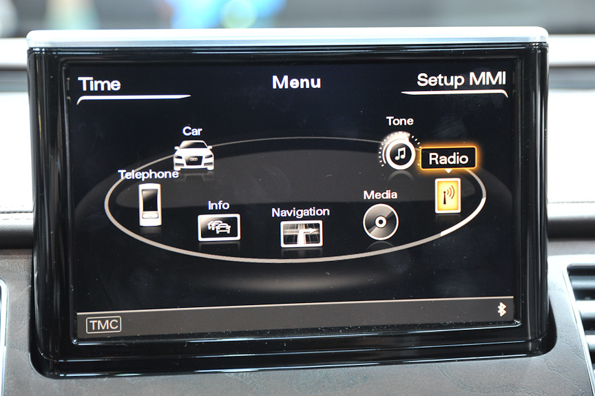 MMIのディスプレイは収納式