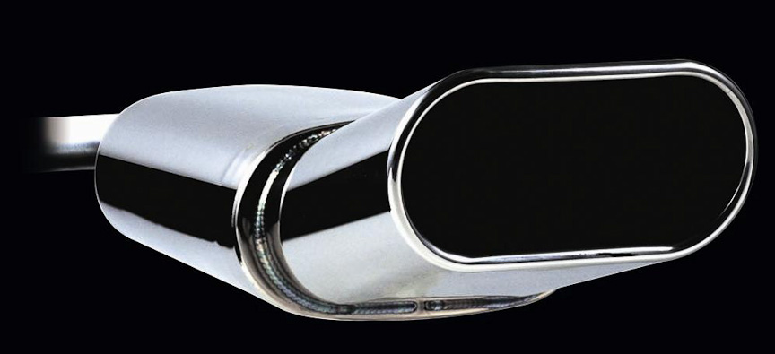 「Model-IV」。テール部はオーバルビックシングルタイプ。出口径は206×102mm