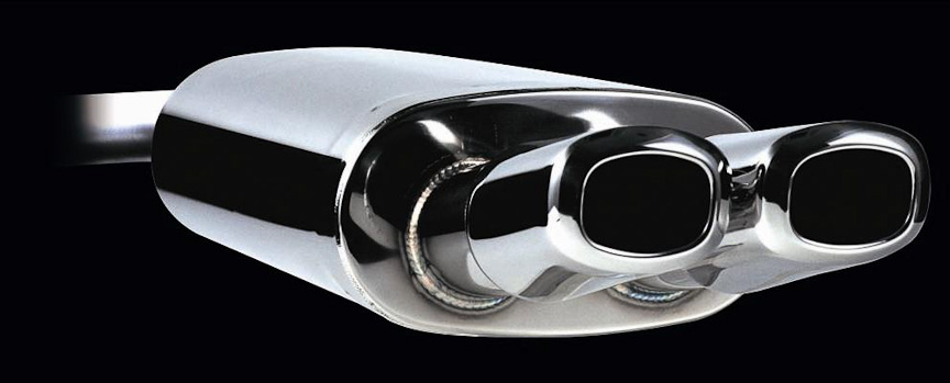 「Model-V」。テール部はスクエアデュアルタイプ。出口径は84×67mm