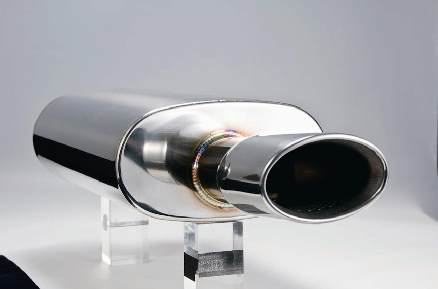 「Model-VIII」。テール部はオーバルスリムシングルタイプ。出口径は122×80mm